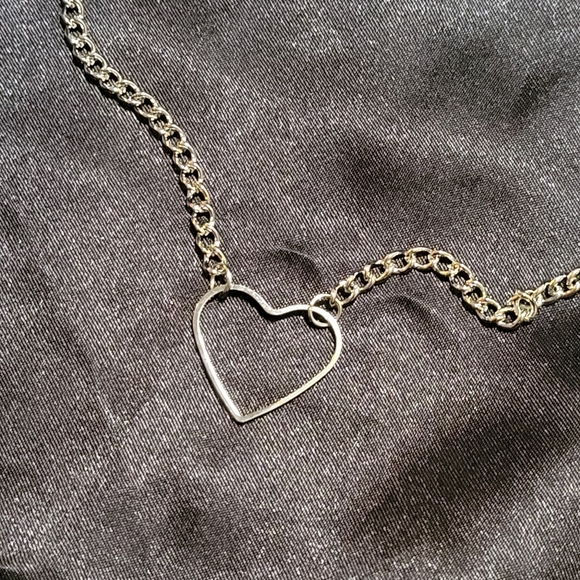 Minimalist heart necklace - Picture 2 of 3